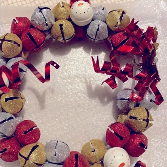 CHRISTMAS WREATH FULL OF RED , SILVER AND GOLD SLEIGH BELLS BOW AND HOLLY 13” - Picture 2 of 6